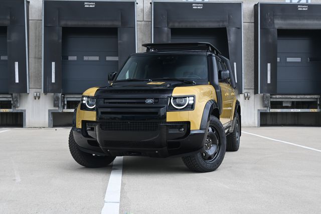 Land Rover Defender 110 2.0 P300e 110 Trophy Edition Deep Sandglow Yellow